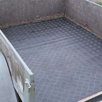 Tilhenger reparasjon: Ny bunn Tilhenger reparasjon: Ny bunn